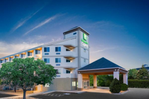 Гостиница Holiday Inn Express & Suites Colorado Springs-Airport, an IHG Hotel  Колорадо-Спрингс